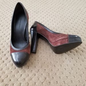 Banana Republic suede two tone color pumps